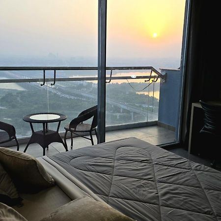 The Luxe Living Hotel Noida Exterior photo